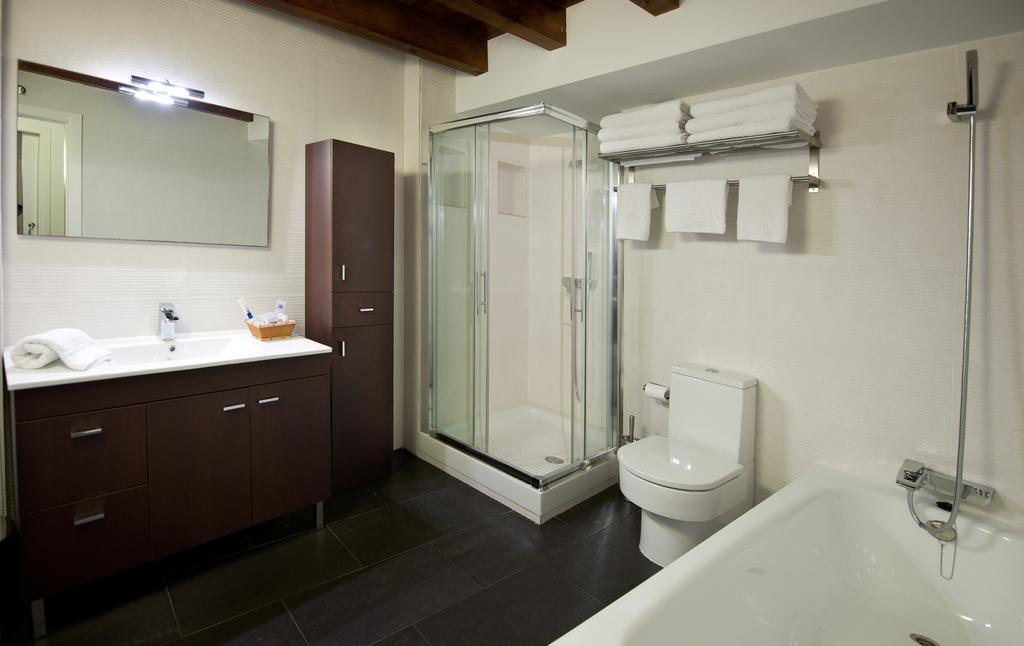 Apartamentos Abad توليدو الغرفة الصورة