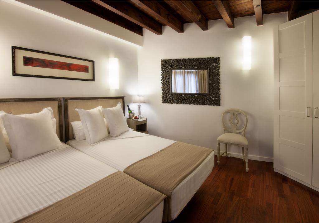 Apartamentos Abad توليدو الغرفة الصورة