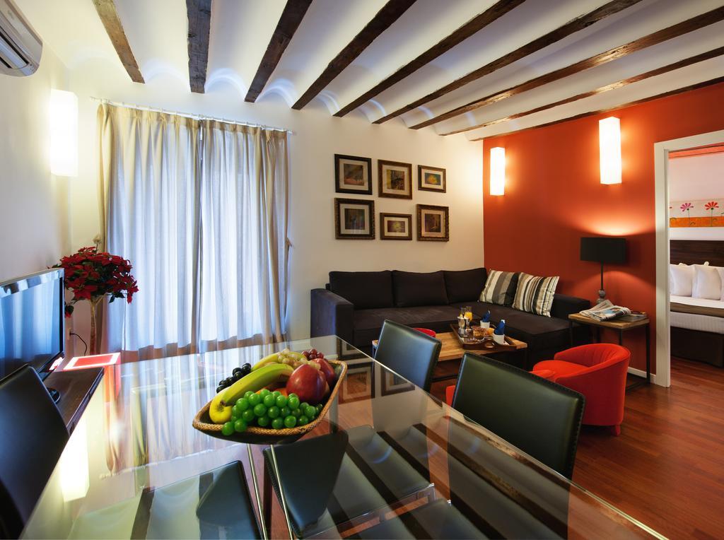 Apartamentos Abad توليدو الغرفة الصورة